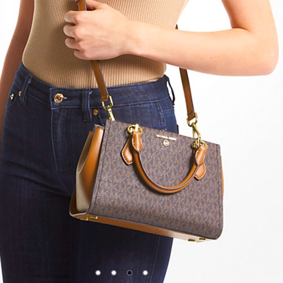New Michael Kors Marilyn small crossbody bag - Picture 1 of 3